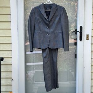 Jones New York Platinum women’s suit, gray/black, jacket size 6, pants size 6P